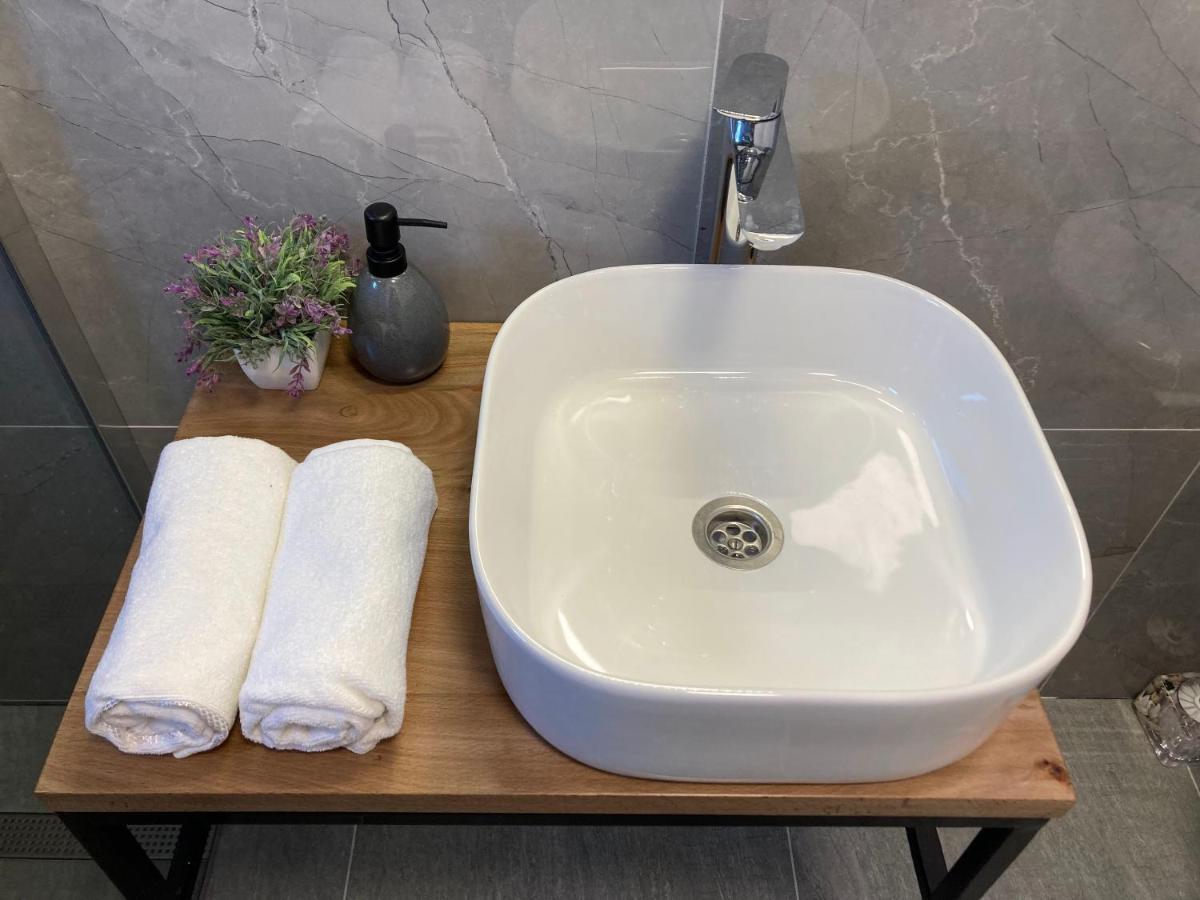 Apartmani Dorijan Vrsi Buitenkant foto