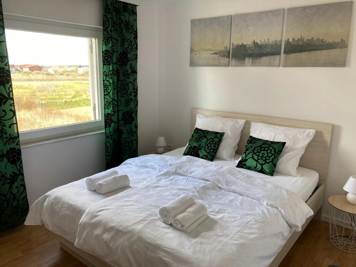 Apartmani Dorijan Vrsi Buitenkant foto
