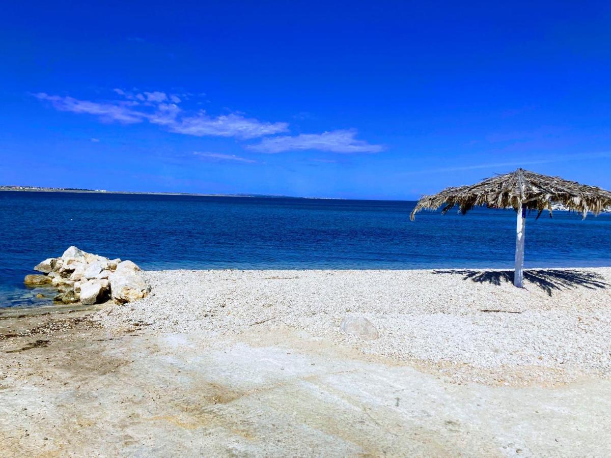 Apartmani Dorijan Vrsi Buitenkant foto