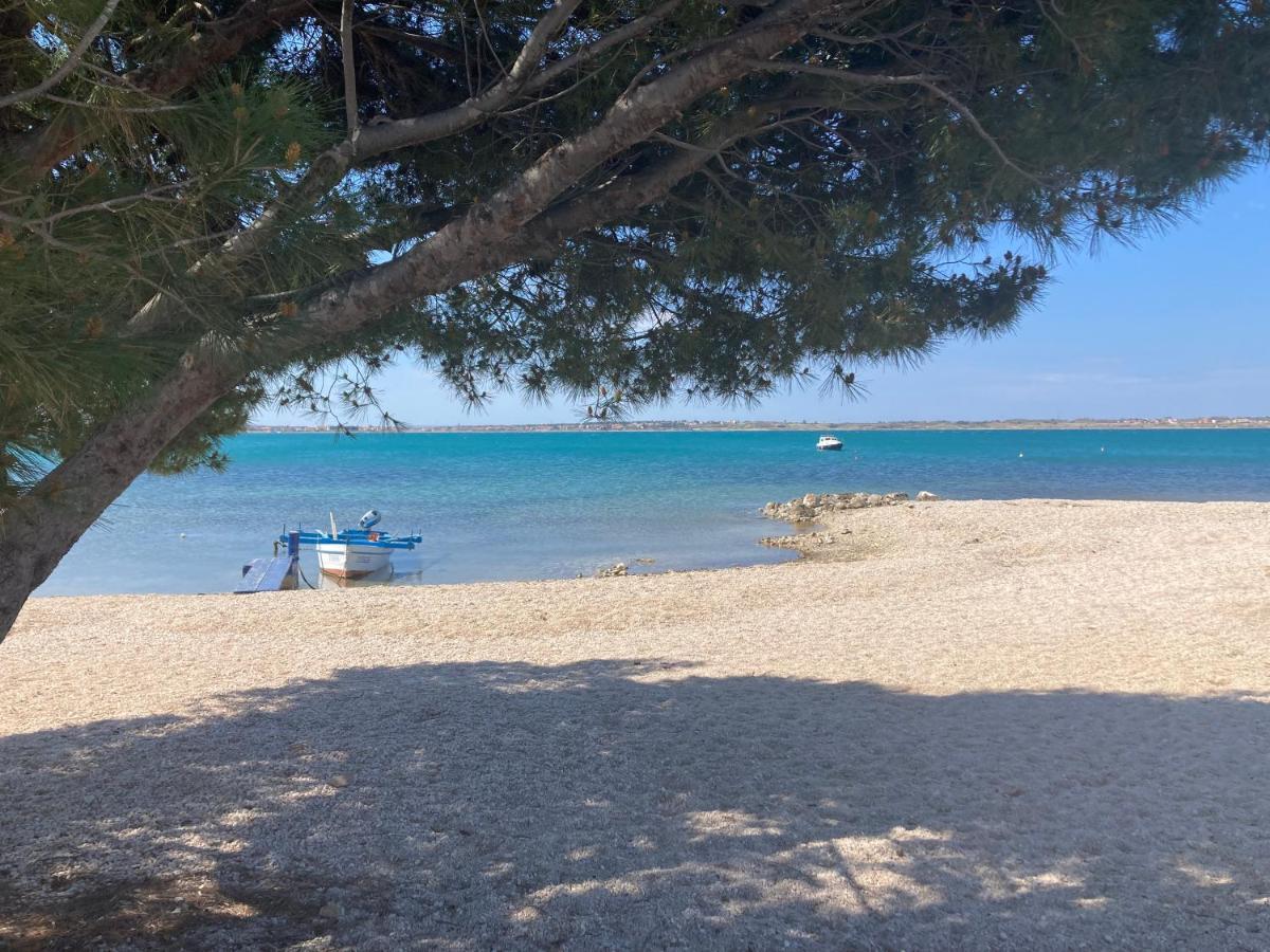 Apartmani Dorijan Vrsi Buitenkant foto