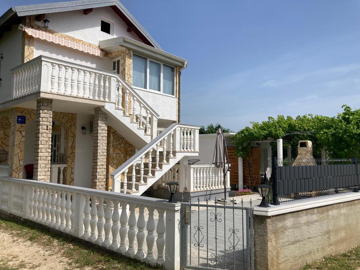 Apartmani Dorijan Vrsi Buitenkant foto