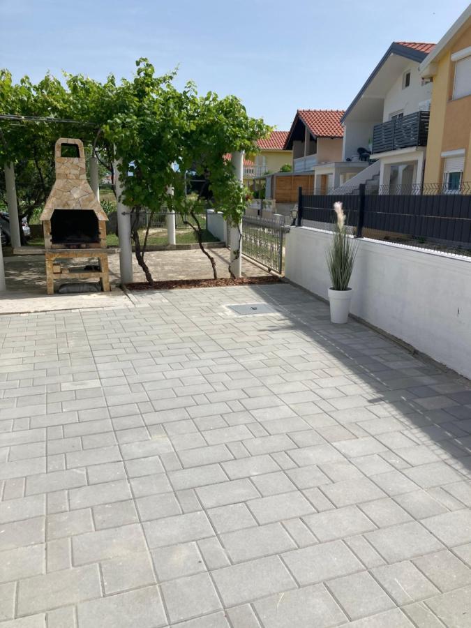 Apartmani Dorijan Vrsi Buitenkant foto